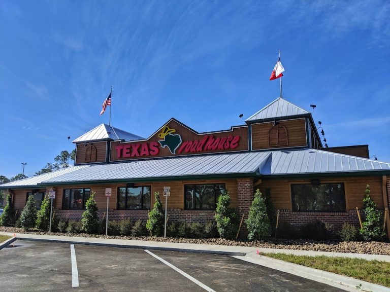 New Texas Roadhouse opens at Ocala's Paddock Mall