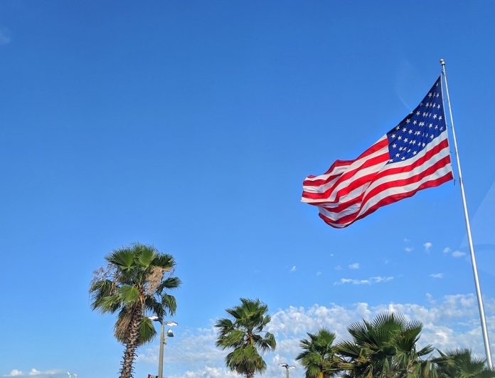 American Flag Along SR 200 in Ocala - Ocala-News.com