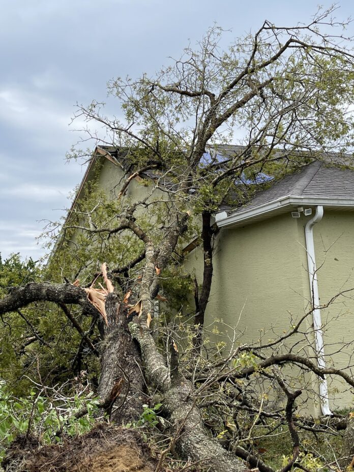 Tornado Damage In Deer Path Community In SE Ocala - Ocala-News.com