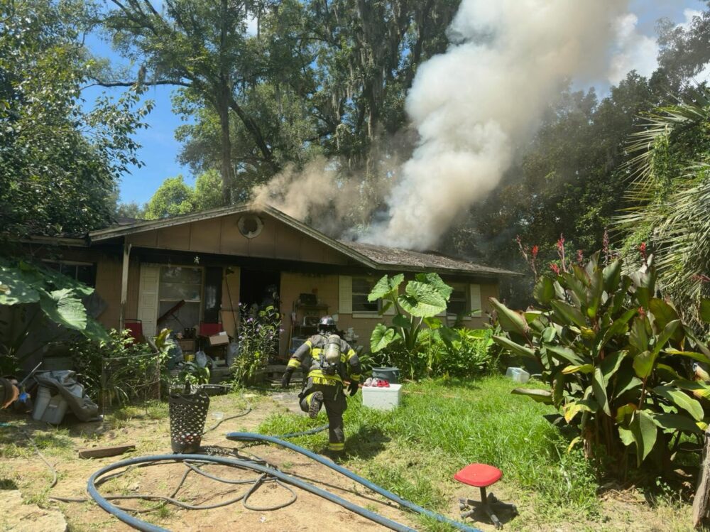 Firefighters Battle House Fire In SE Ocala - Ocala-News.com