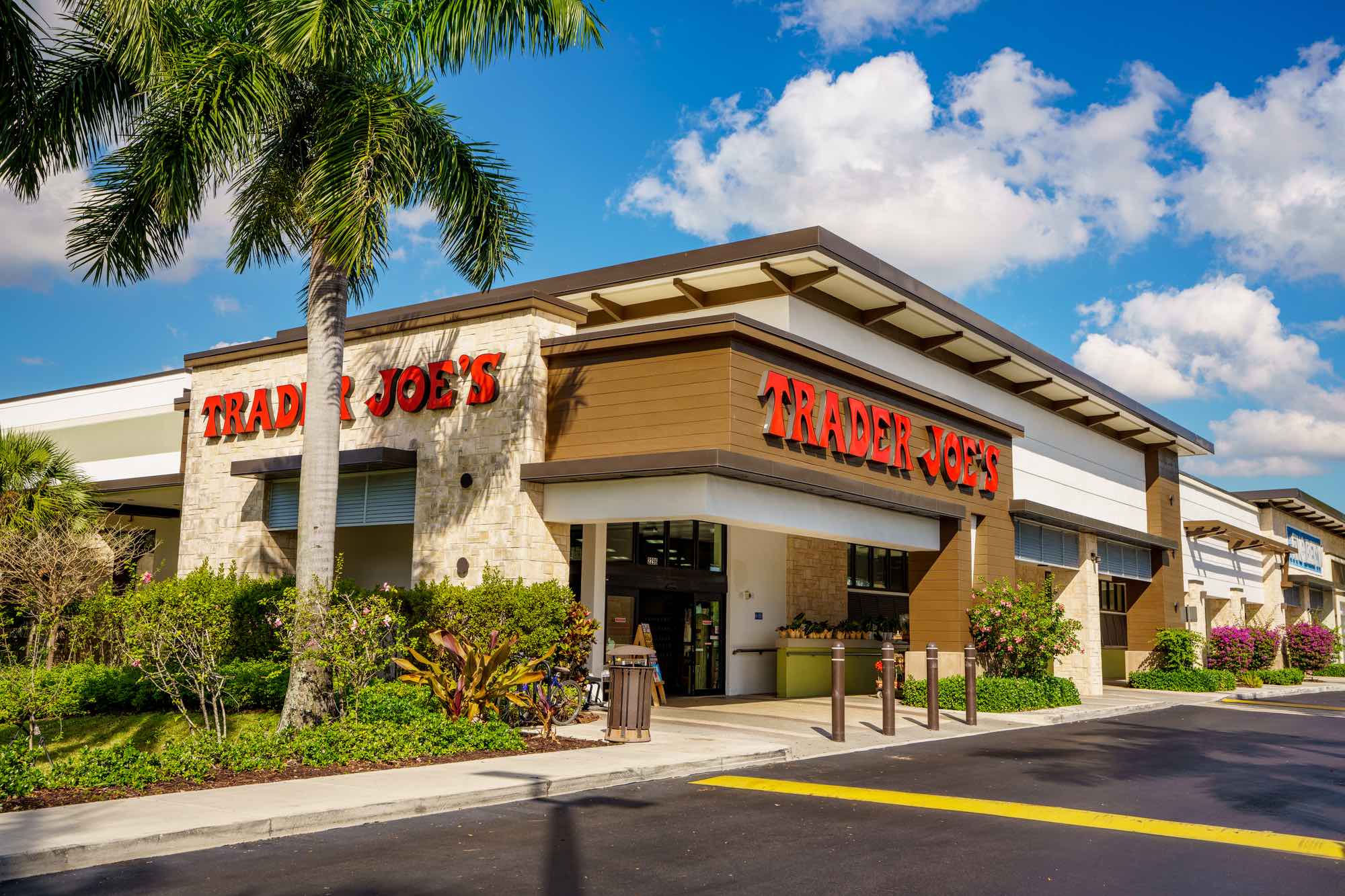 Trader Joe's at Tower Shops outdoor mall in Davie, Florida. (Photo: Felixtm)