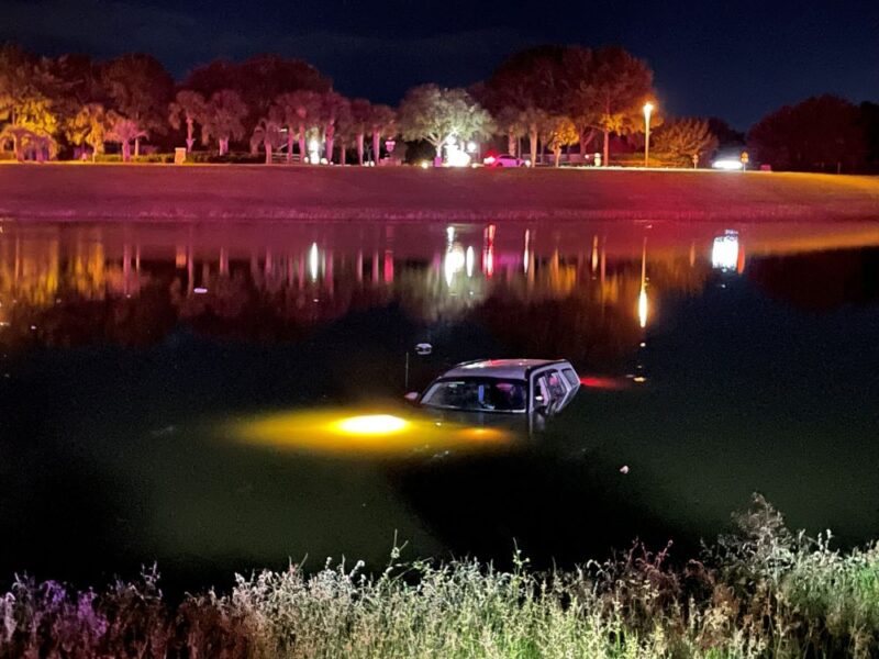 Ocala firefighters, officers rescue driver after SUV crashes into pond