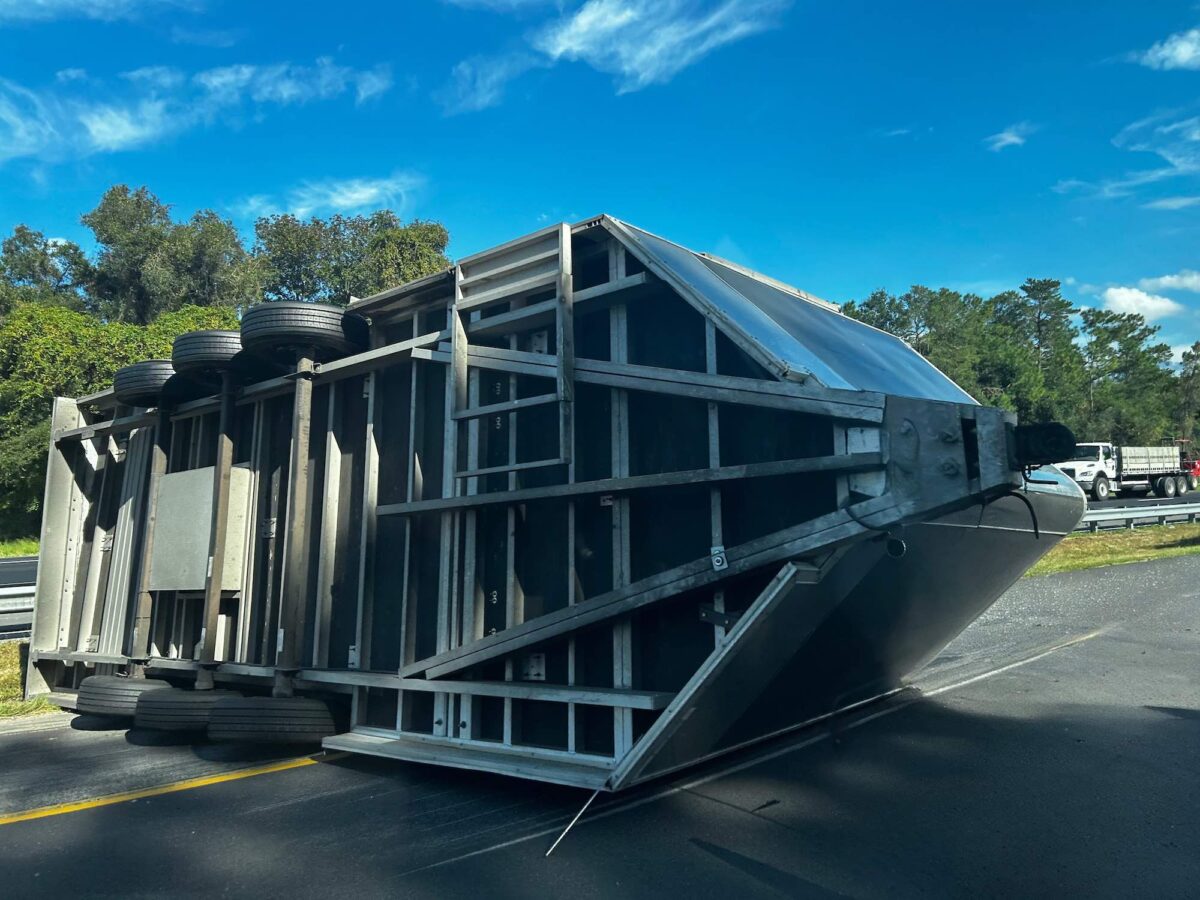 I-75 backed up for miles by overturned trailer