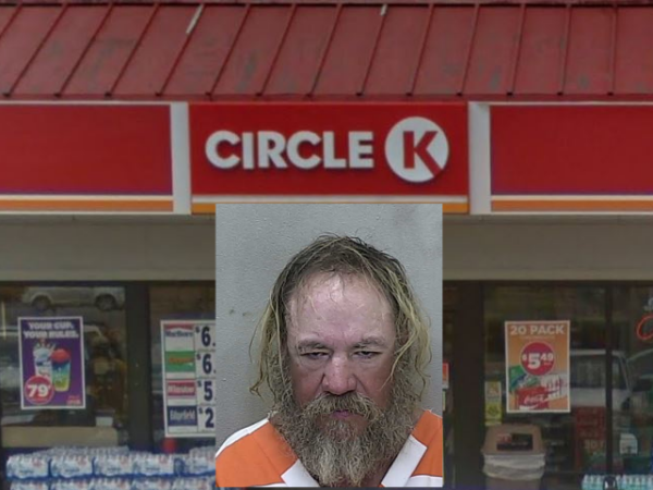 Knife-wielding man arrested outside Circle K in Ocala