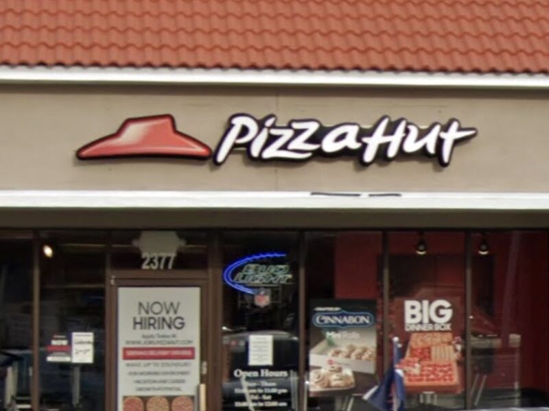 Pizza Hut at 2377 SW College Rd, Ocala, FL 34471