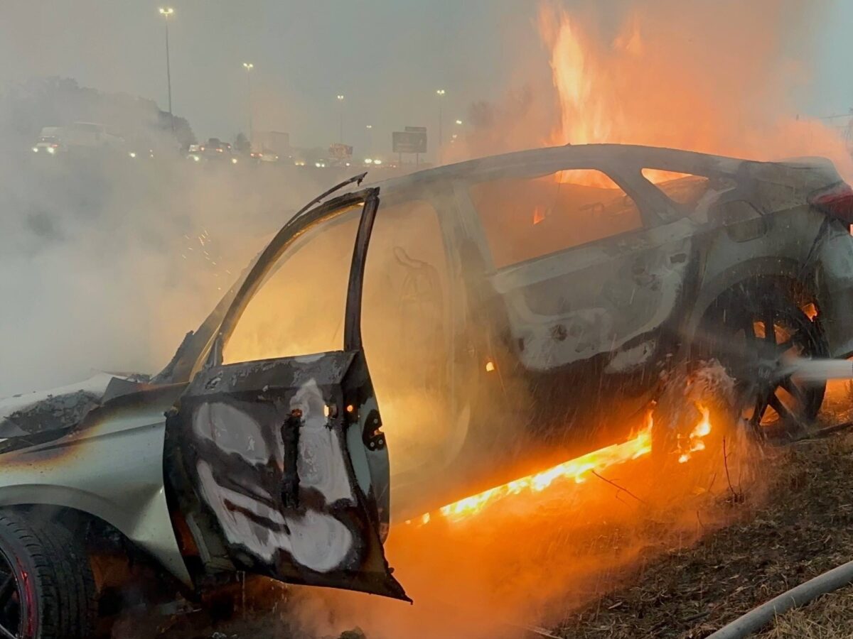 Driver rescued by off-duty paramedic after fiery wreck on I-75