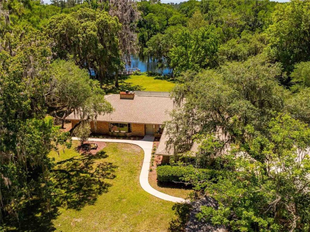 Property sold on Withlacoochee River